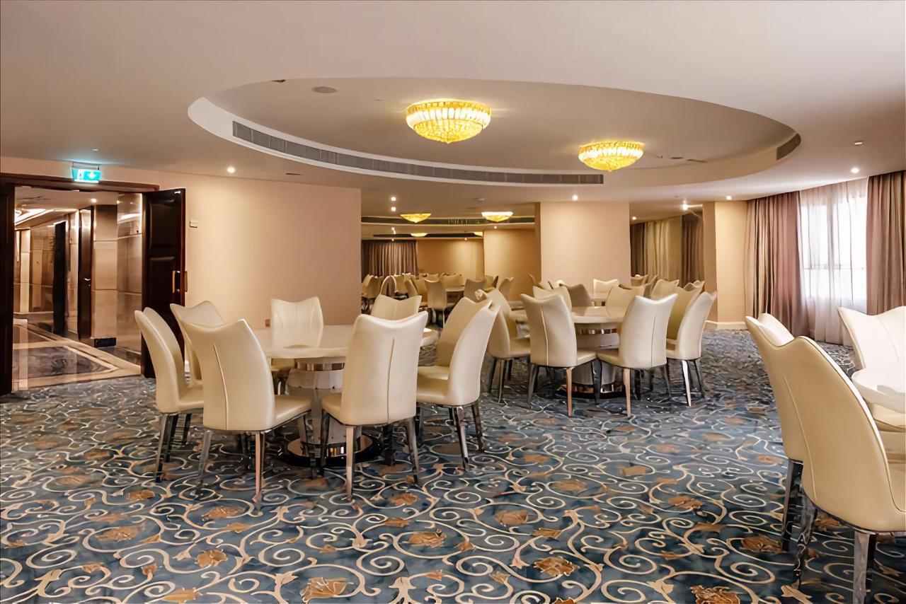 Crystal Plaza Al Majaz Hotel Sharjah Exteriör bild