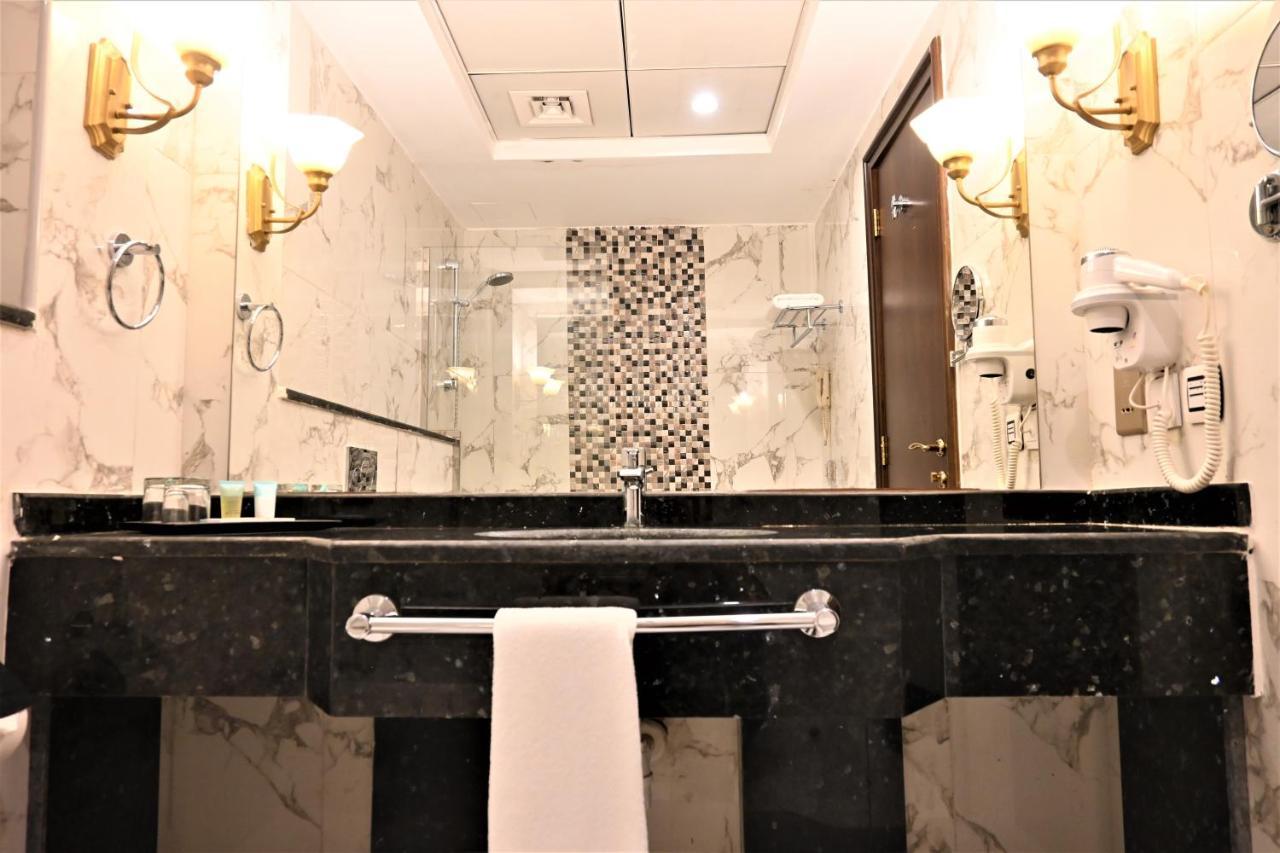 Crystal Plaza Al Majaz Hotel Sharjah Exteriör bild