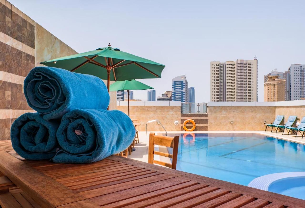 Crystal Plaza Al Majaz Hotel Sharjah Exteriör bild