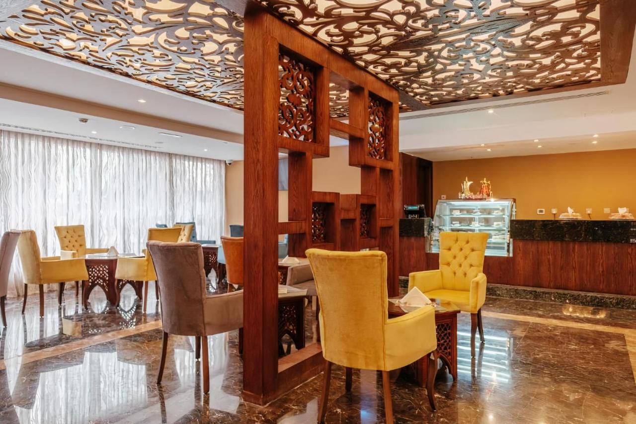 Crystal Plaza Al Majaz Hotel Sharjah Exteriör bild