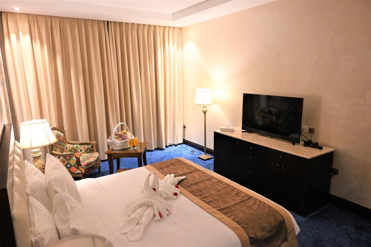 Crystal Plaza Al Majaz Hotel Sharjah Exteriör bild