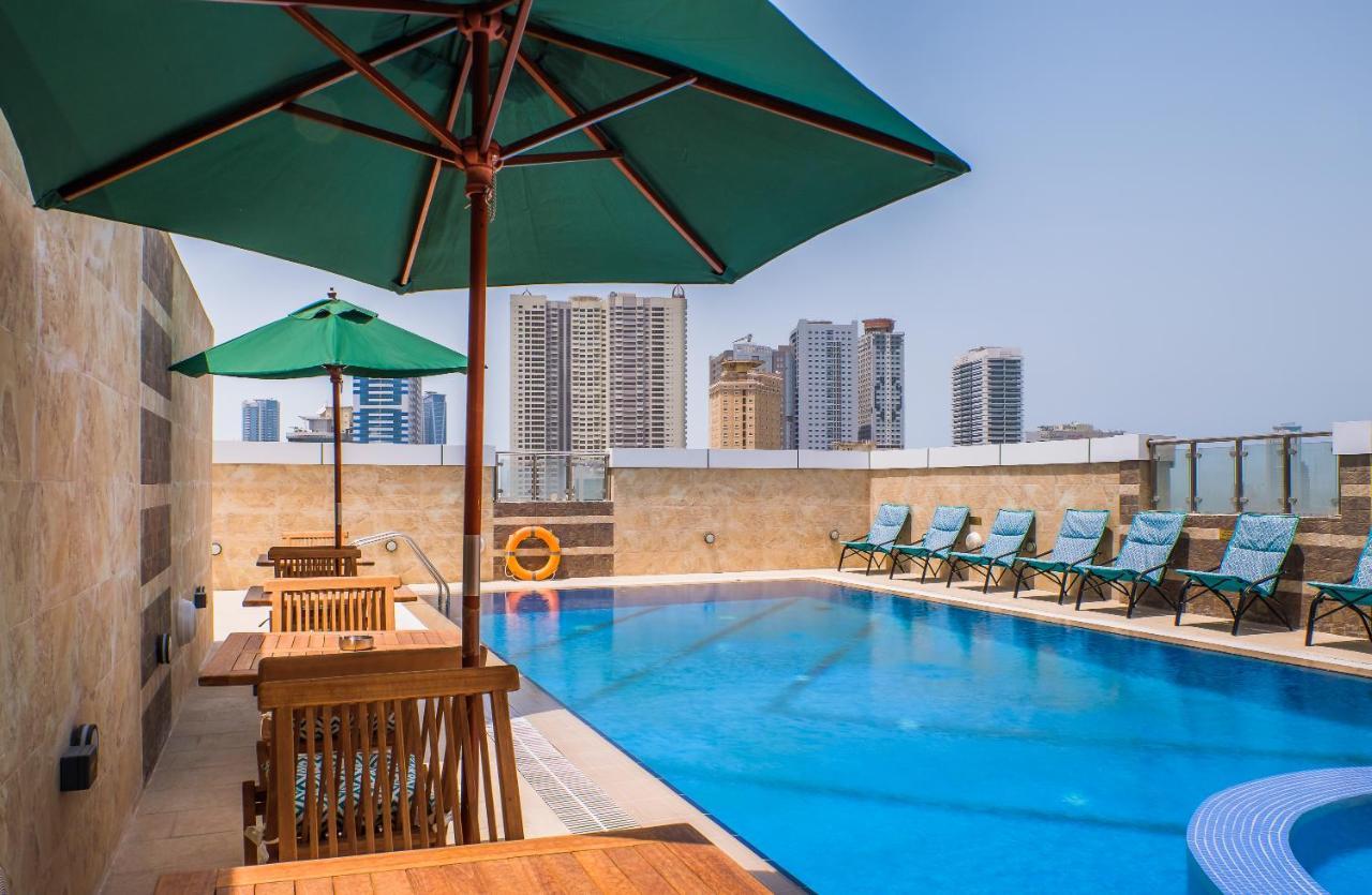 Crystal Plaza Al Majaz Hotel Sharjah Exteriör bild